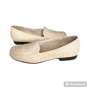Trotters Woven Loafers Leather Flats Light Beige